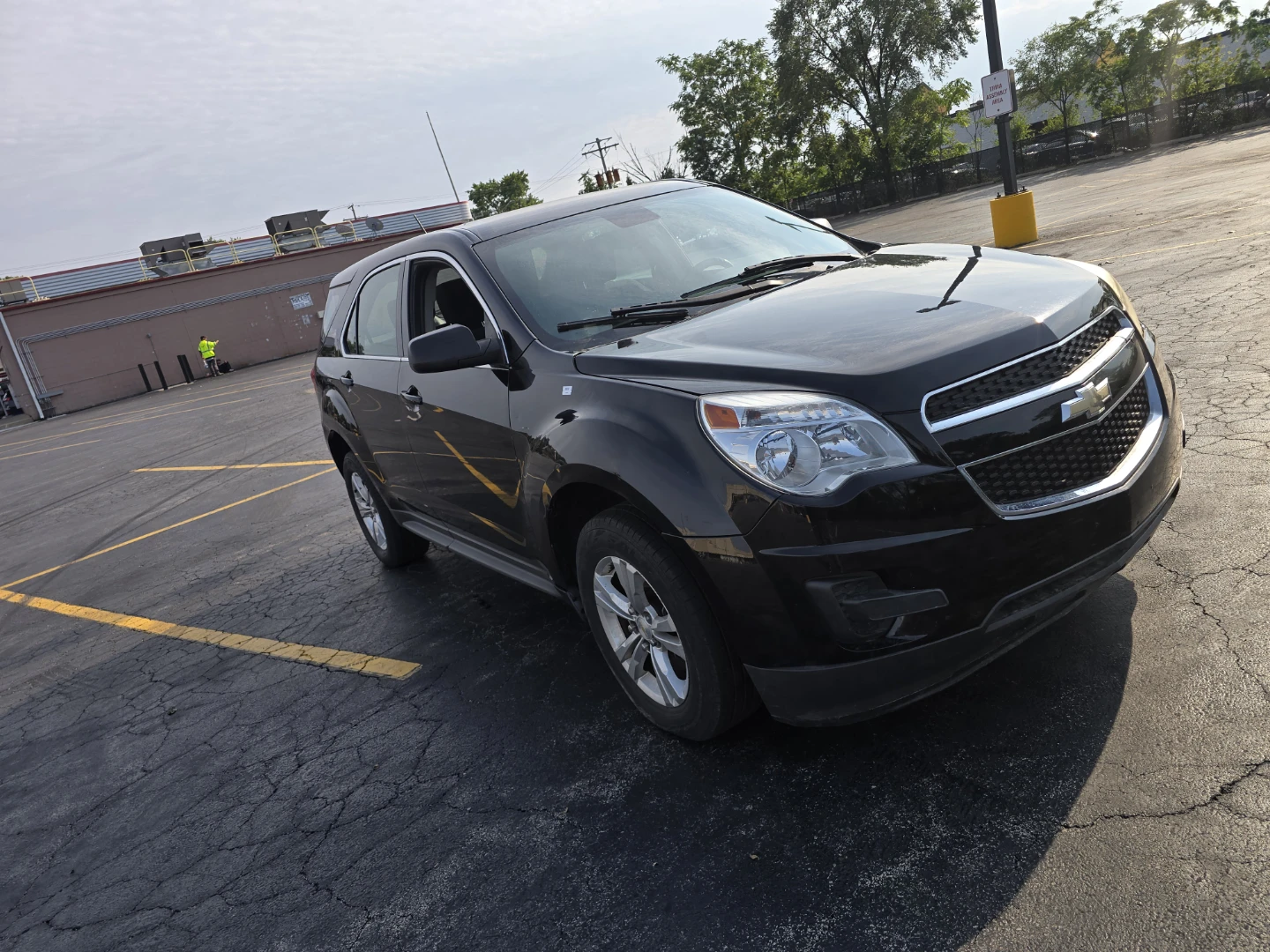 Black Chevrolet Equinox SUV - photo 3