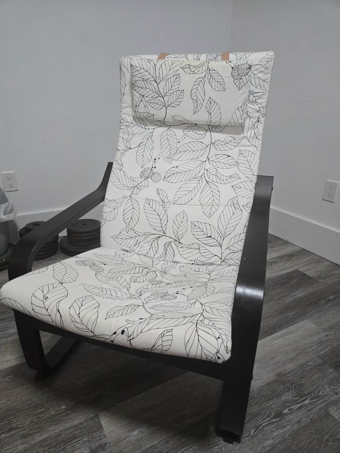 Accent Chair with Leaf Pattern