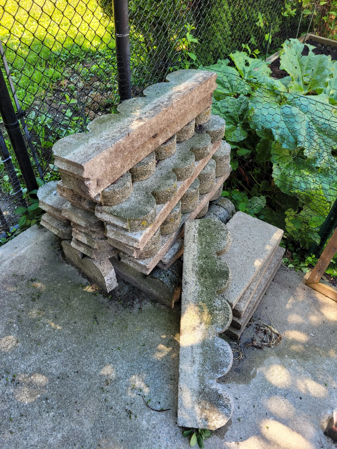 24 pieces concrete garden edging.