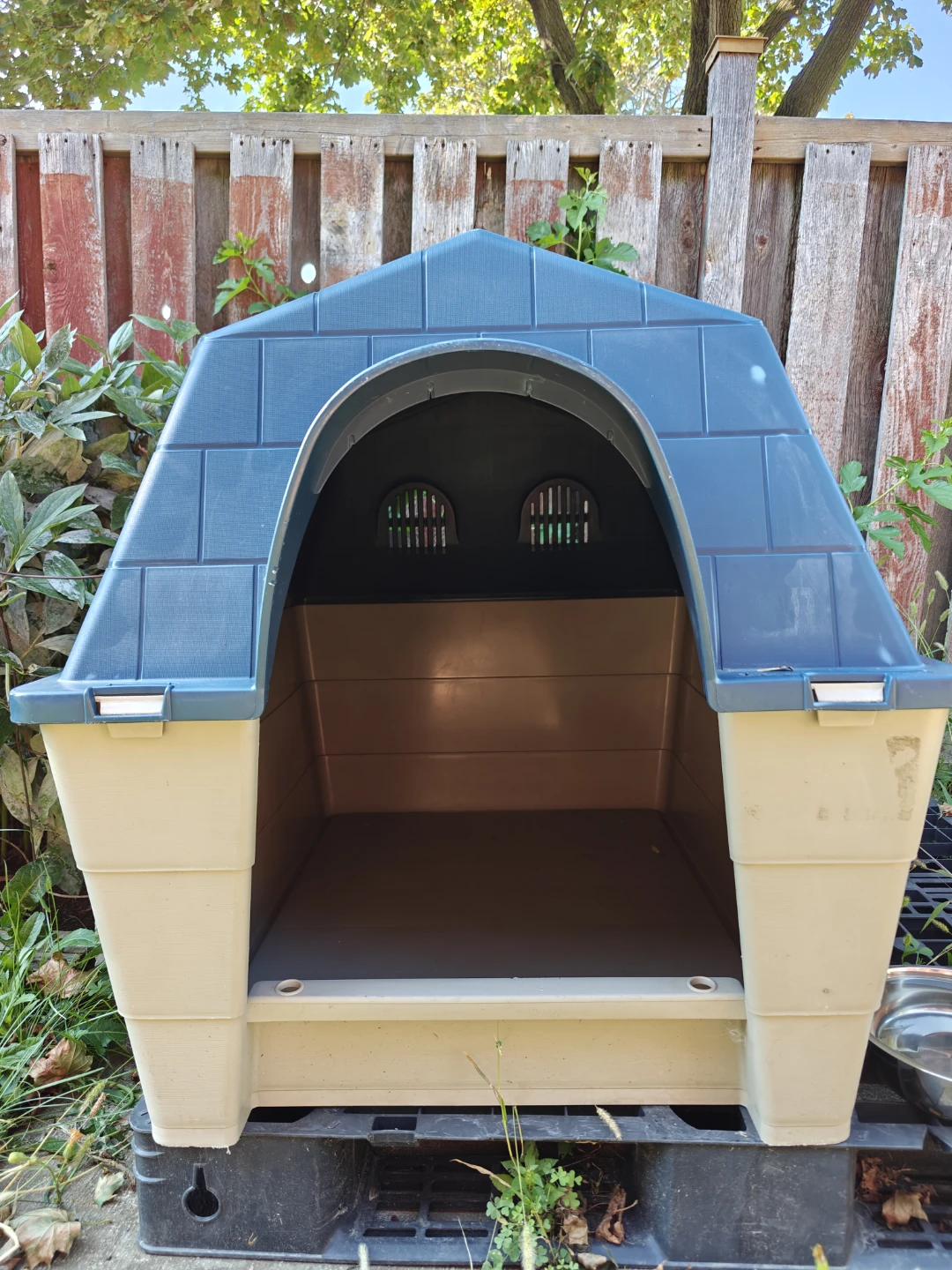 Casa Royale 300 Plastic Outdoor Dog House
