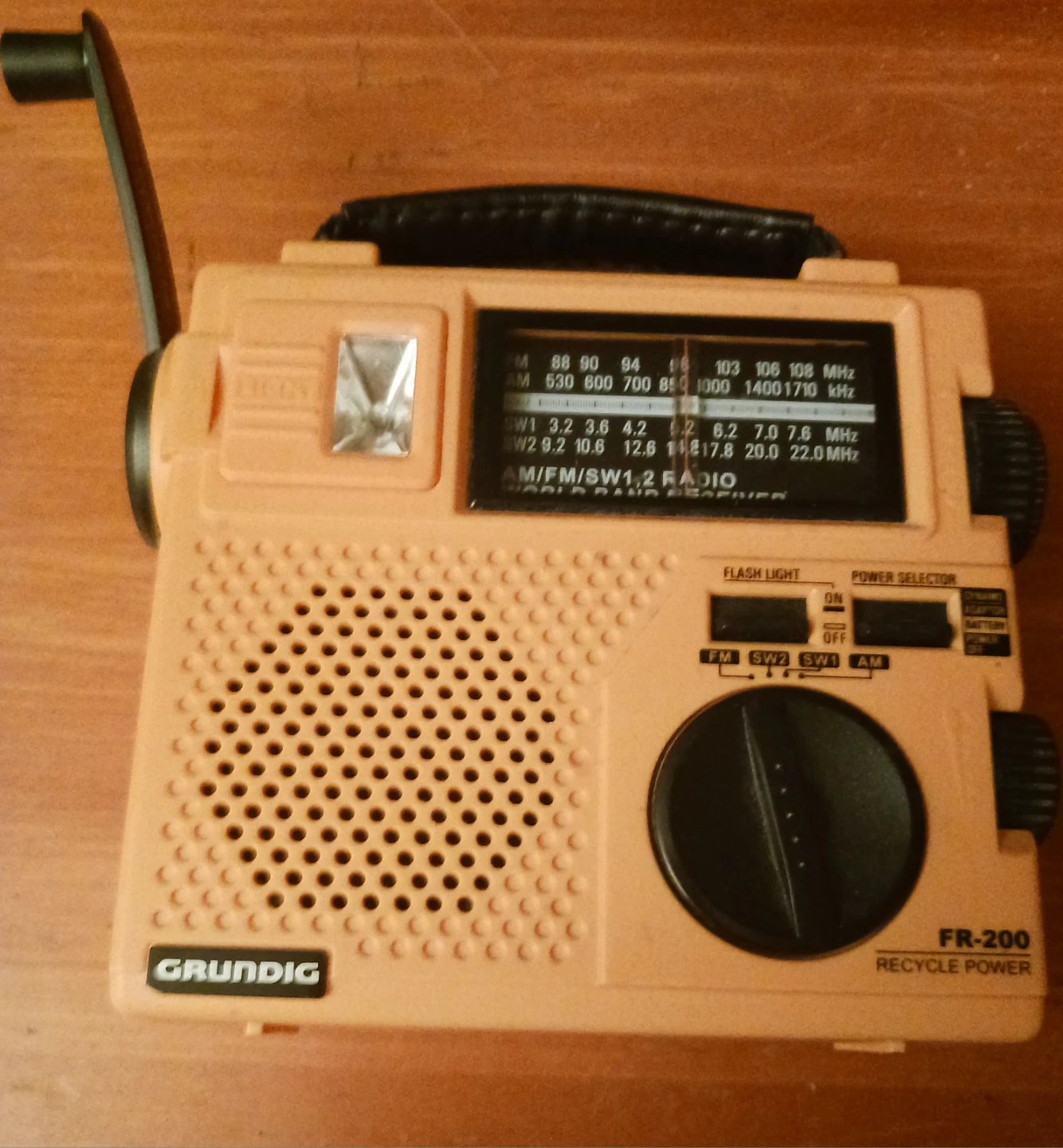 Grundig FR-200 AM/FM/SW World Receiver