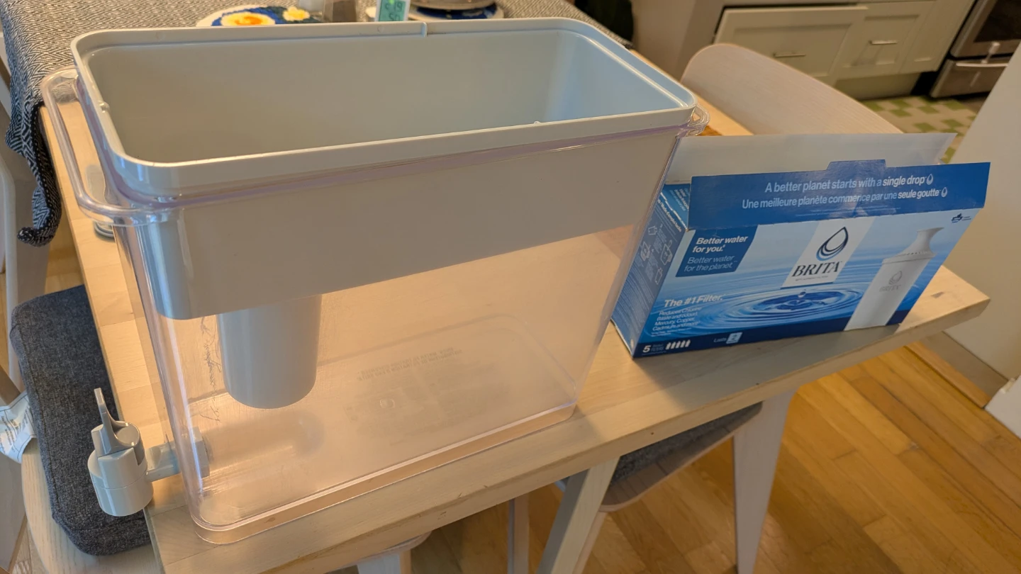 Brita Water Filter Pitcher with 5 Filters - photo 2