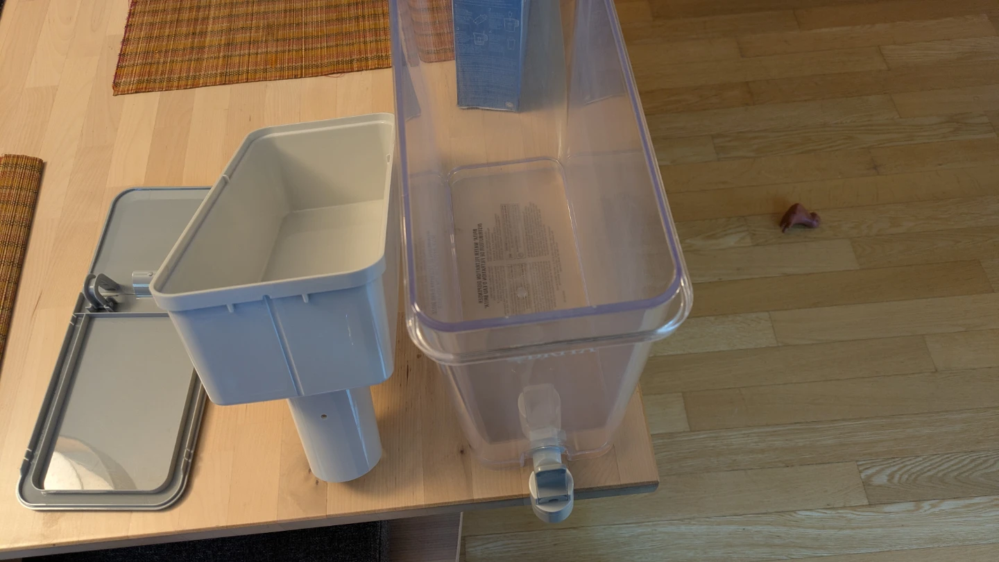 Brita Water Filter Pitcher with 5 Filters - photo 4