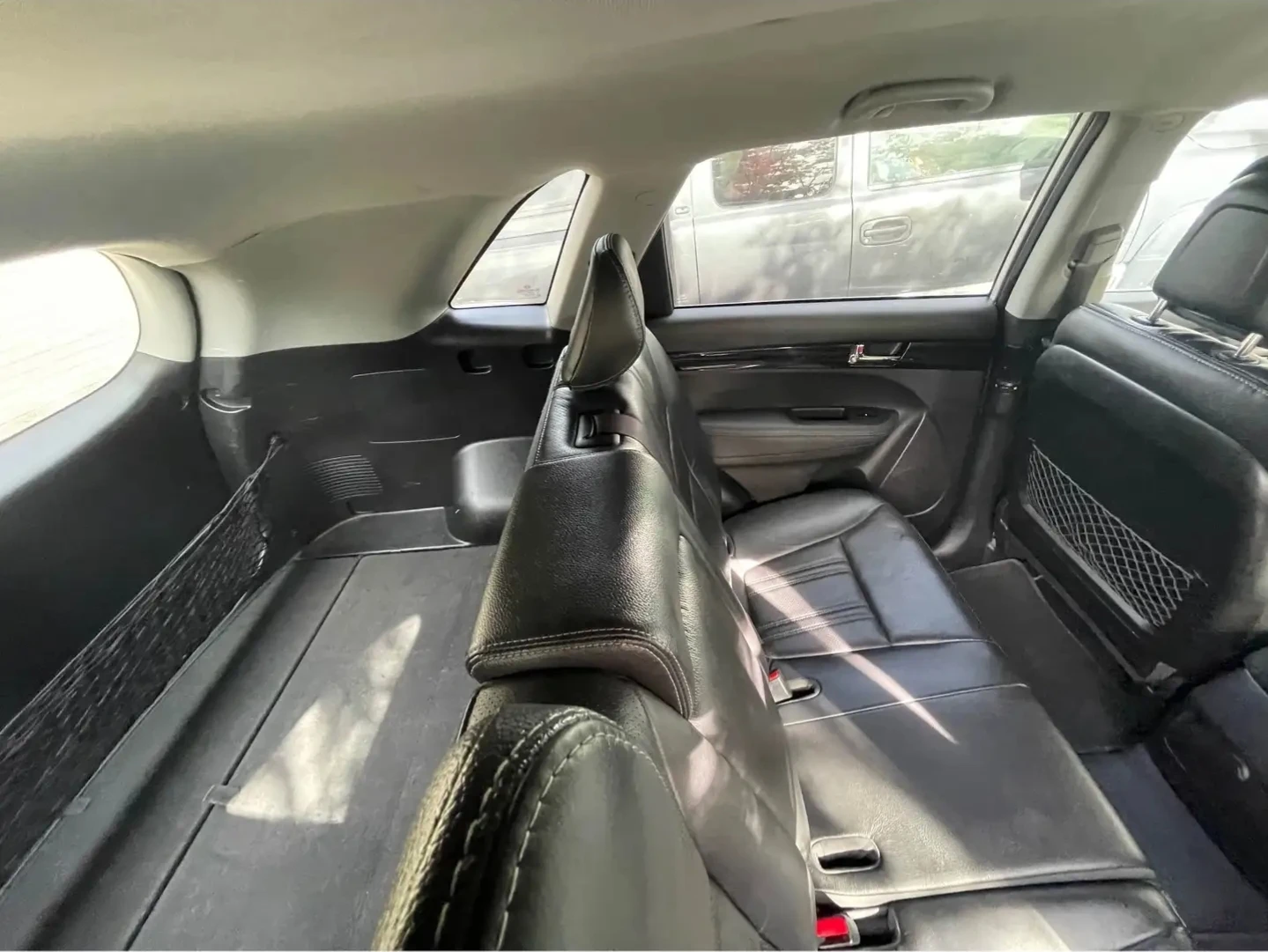 Silver Kia Sorento SUV - photo 5