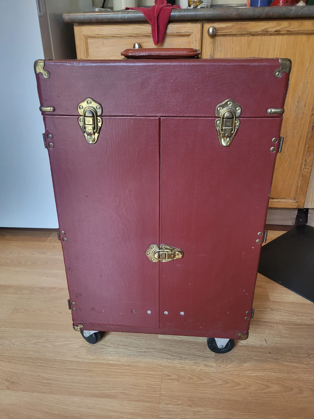 Vintage Burgundy Travel Bar Case with Wheels