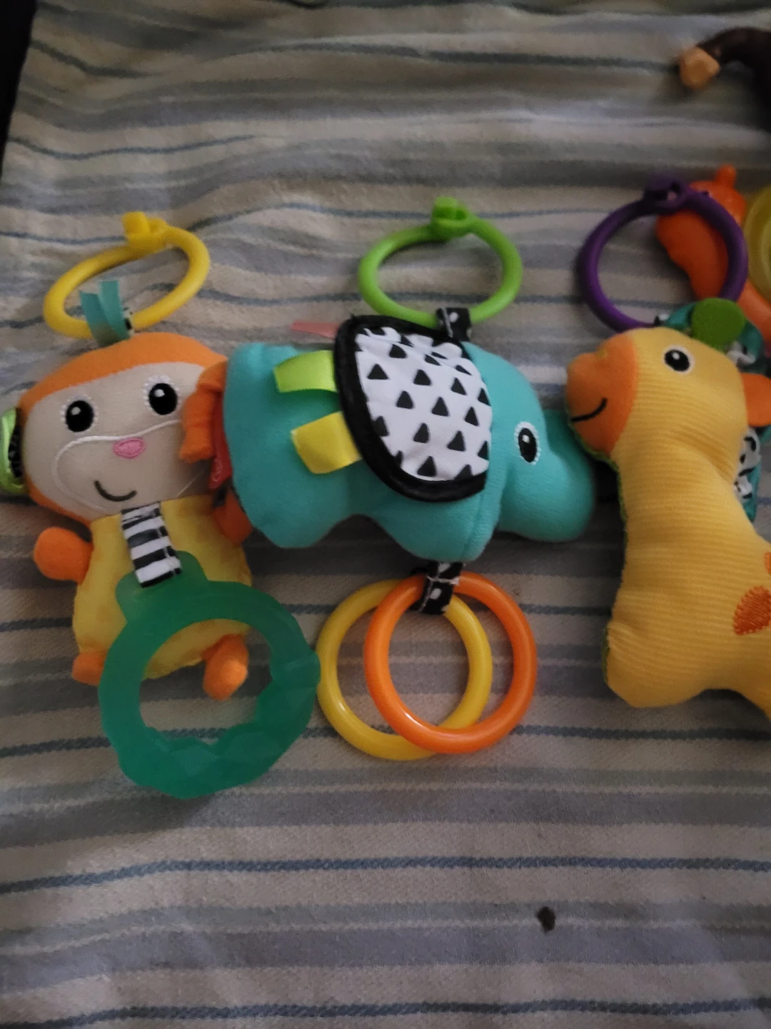 Infantino tag along travel pals baby toy set