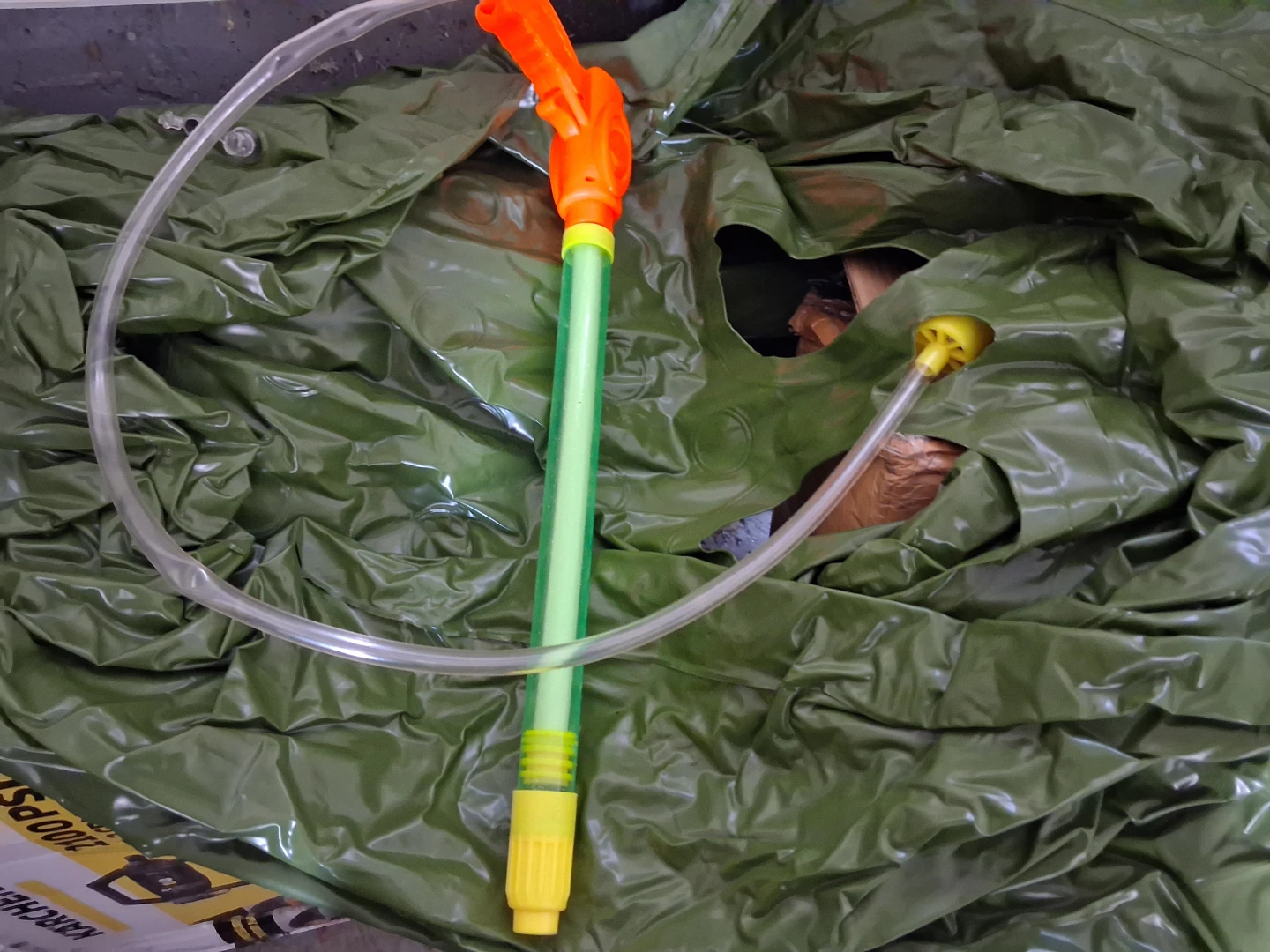 Green Inflatable Lounger with Pattern - photo 2