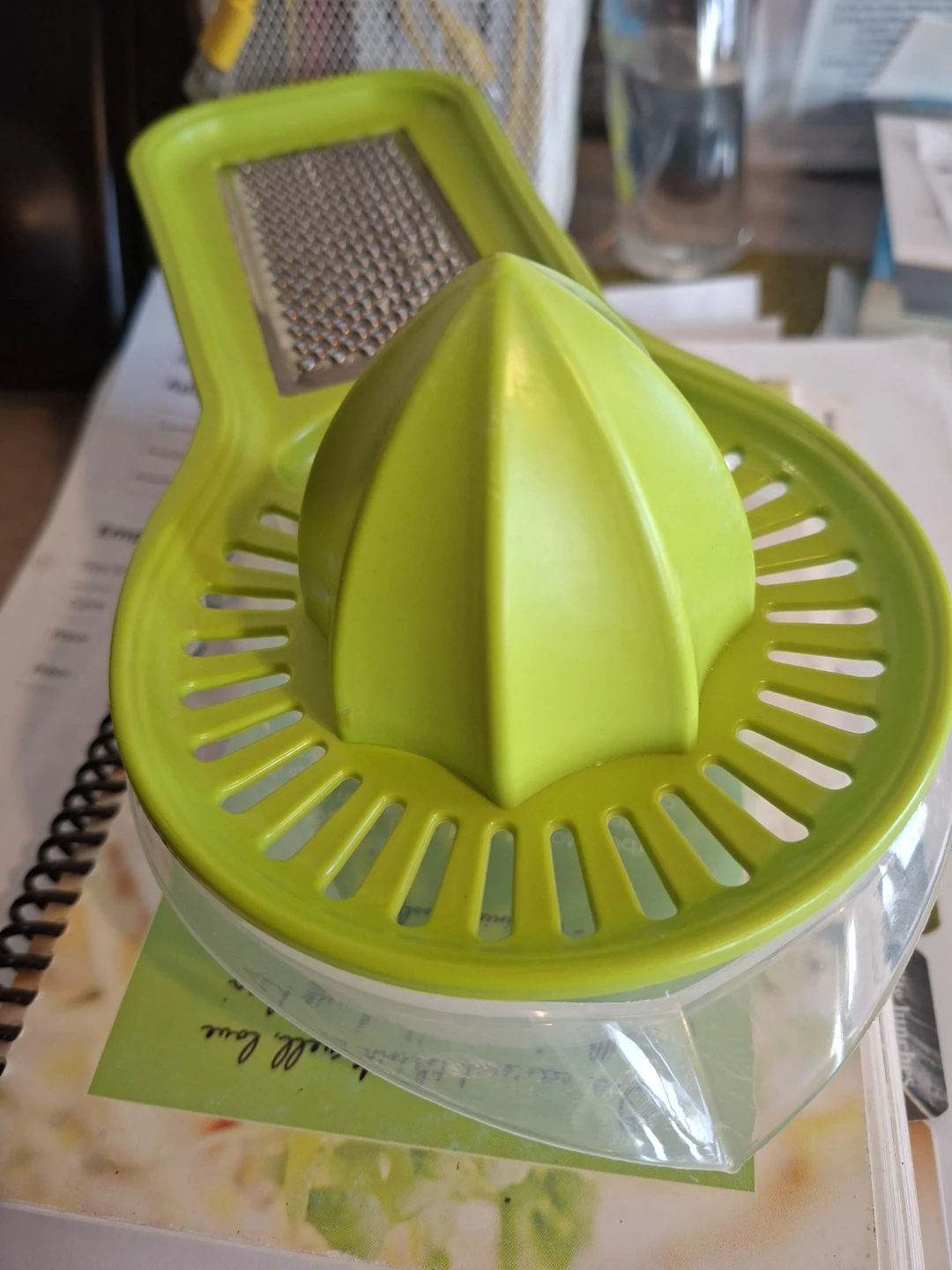 Green Citrus Juicer and Zester - photo 5