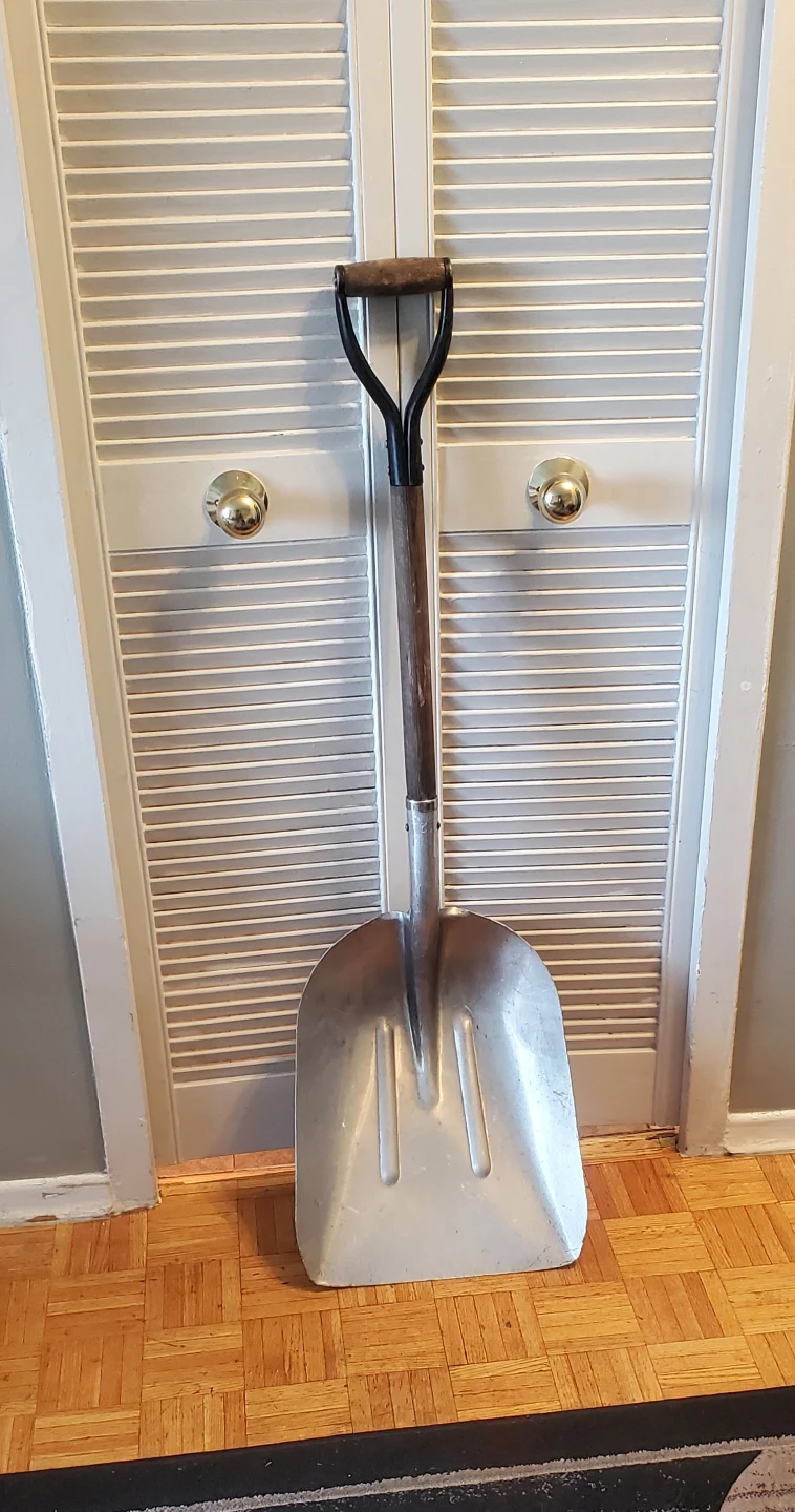 Aluminum Heavy Duty Shovel With Wooden Hendle