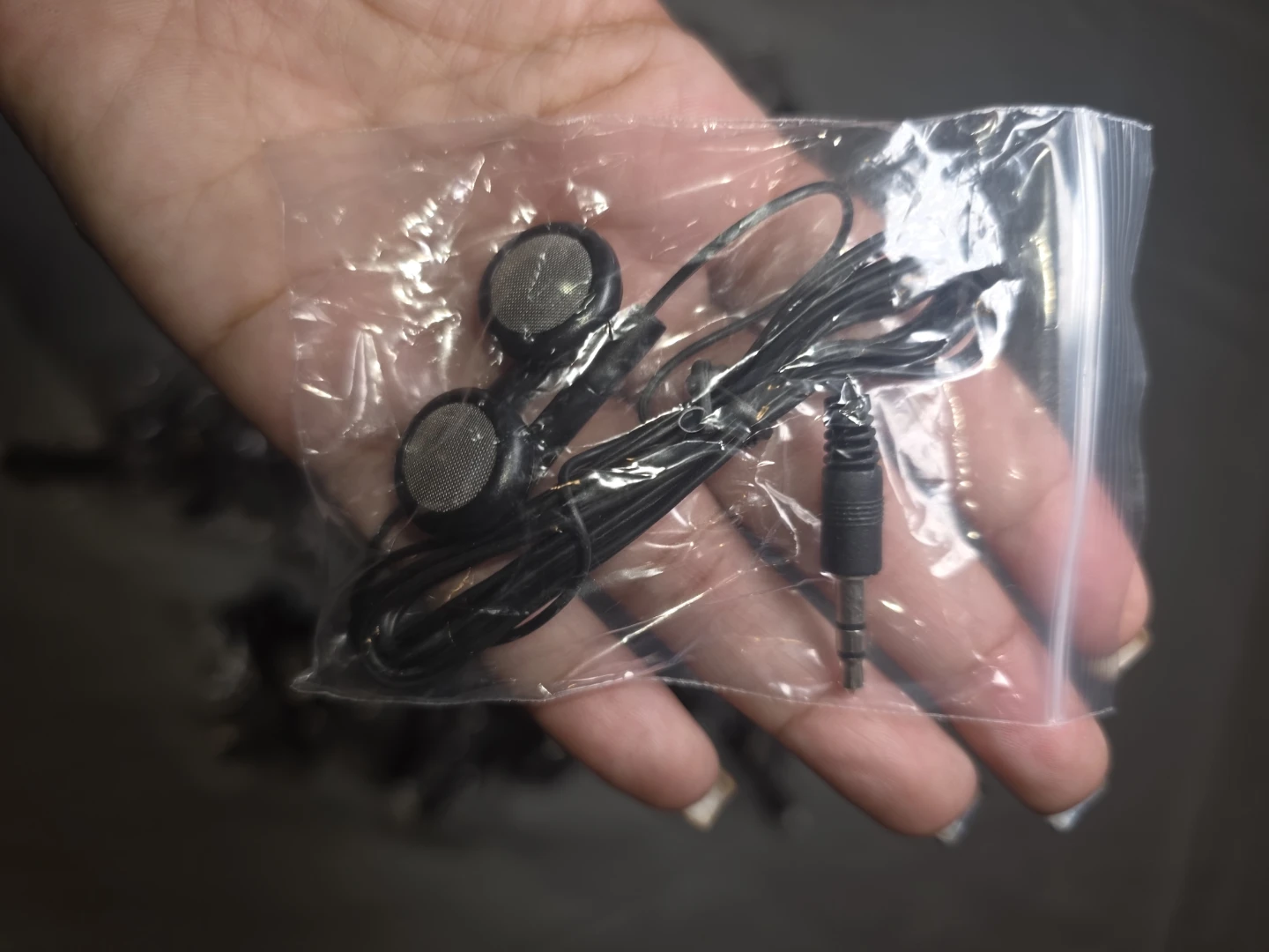 90 Black Earbud Headphones with 3.5mm Jack 90 HEADPHONES IN BAG - photo 2