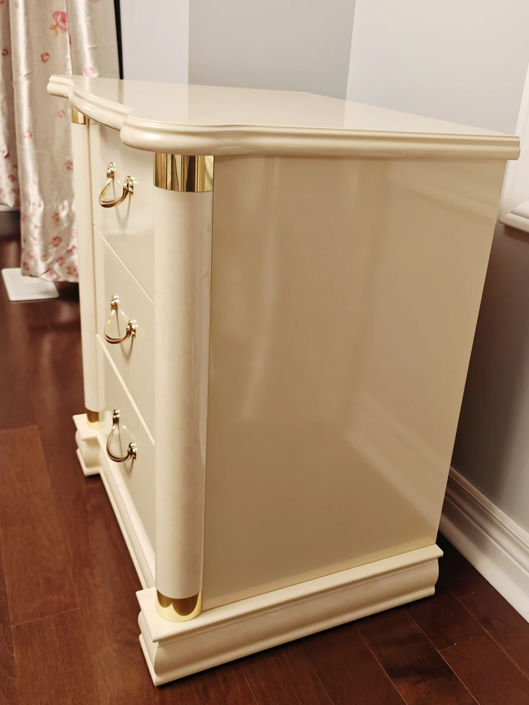 2 pcs Cream and Gold 3-Drawer Nightstand - photo 4