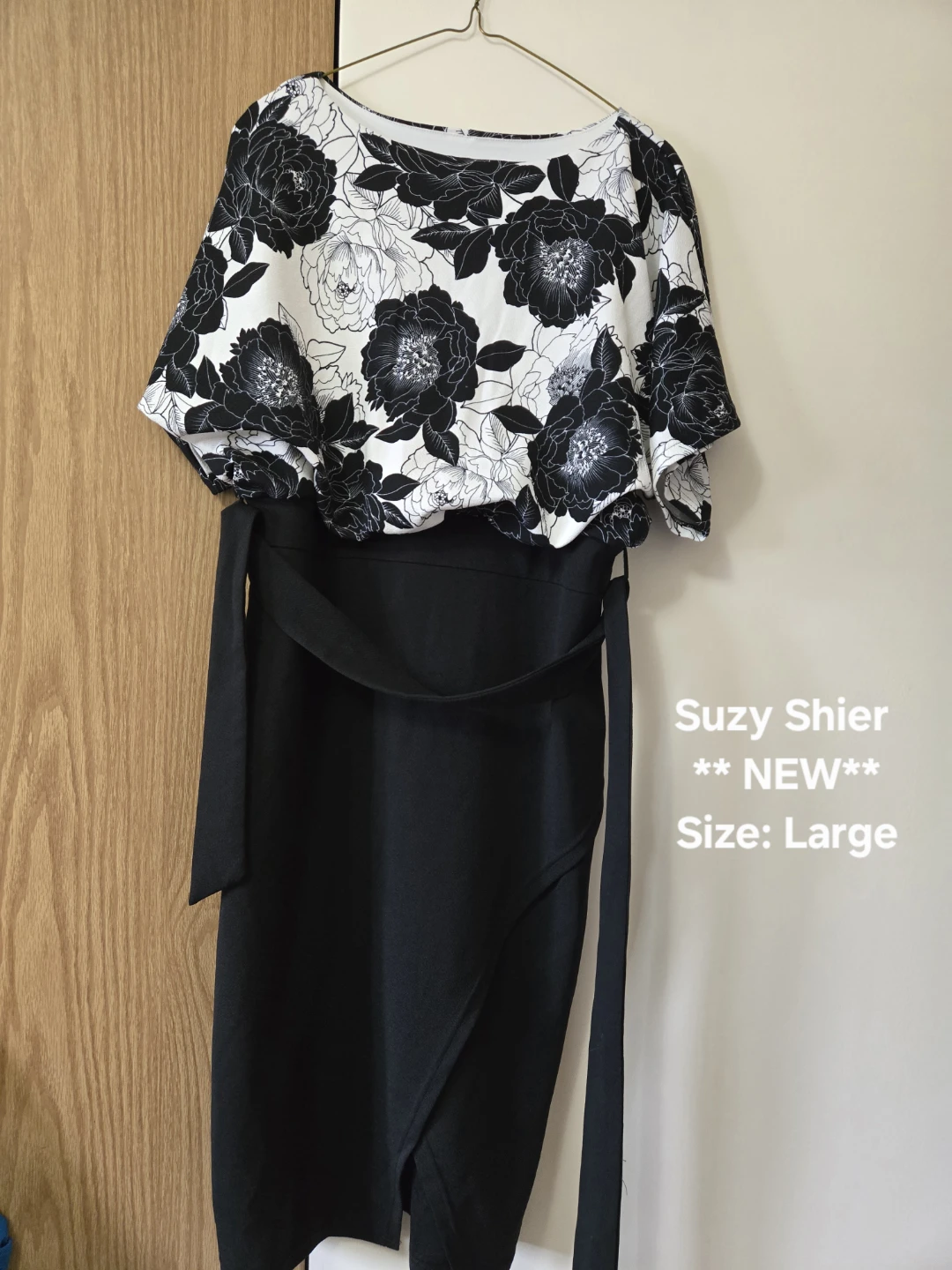 Suzy Shier Dress - Black Floral Print - Size Large