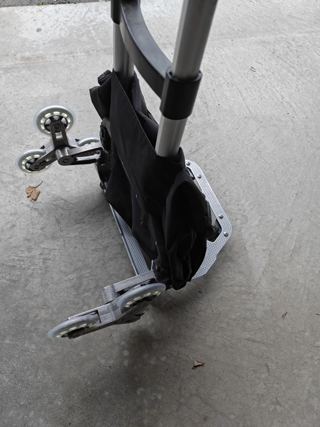 Black Rolling Shopping Cart with 6 Wheels - photo 2