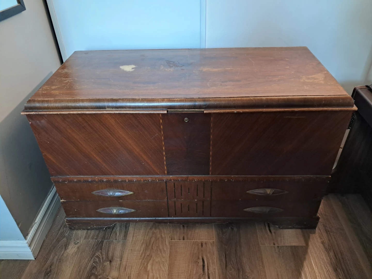 Vintage H. E. Milligan Cedar Chest - photo 2