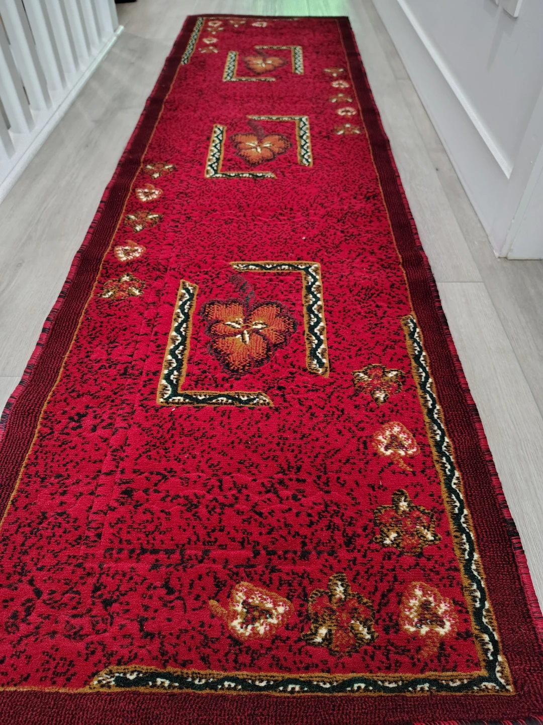 Beautiful Red Runner Rug with Floral Pattern. Like New. - photo 3