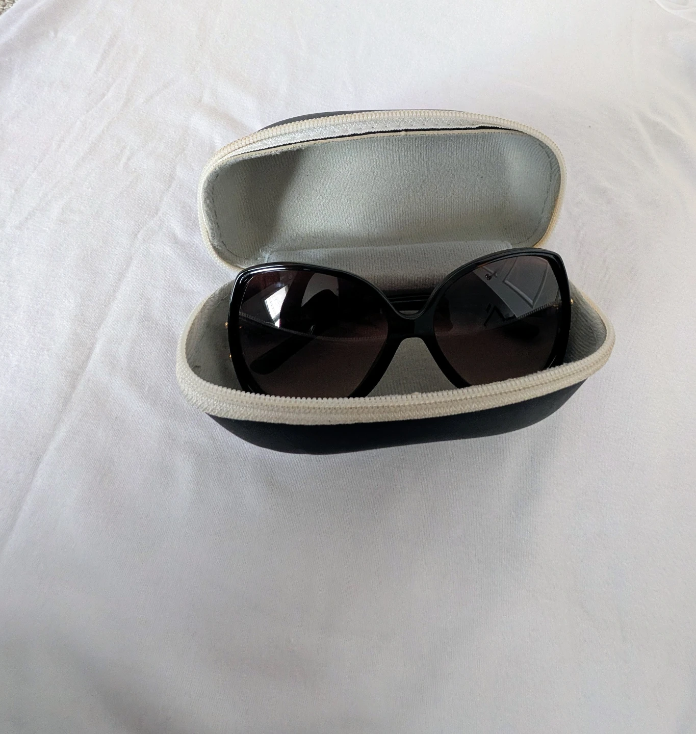 Vogue Sunglasses with Case - photo 3