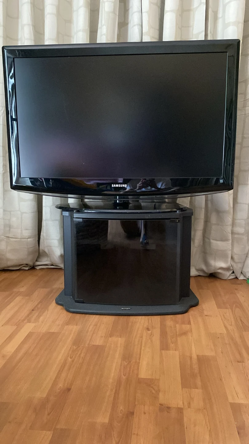 Samsung Flat Screen TV with Stand