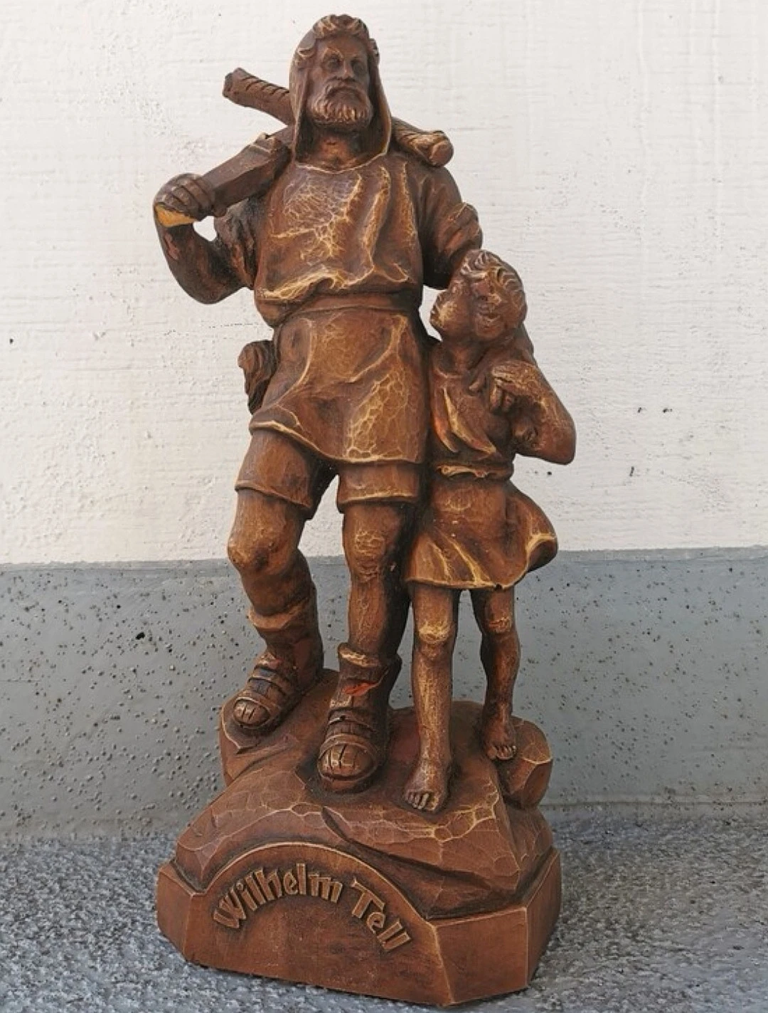 Antique Swiss Brienz-Style Wilhelm Tell Hand-Carved Sculpture - photo 3