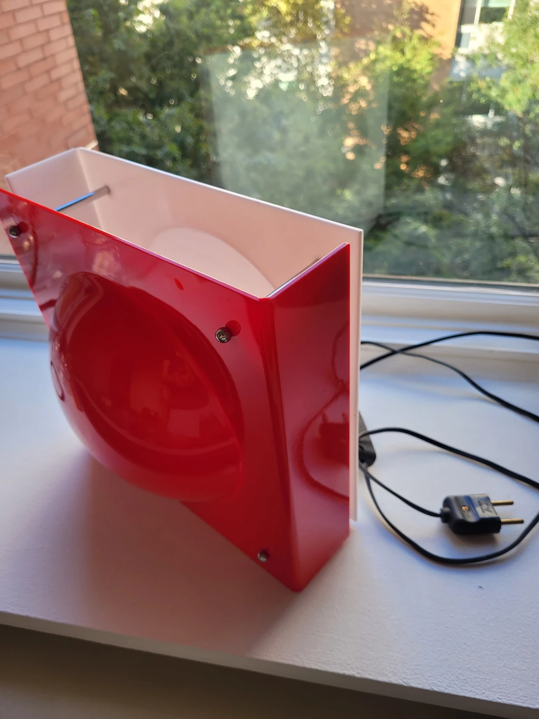 Luminaria Bola Red and White Modern Desk Lamp with Type C Plug