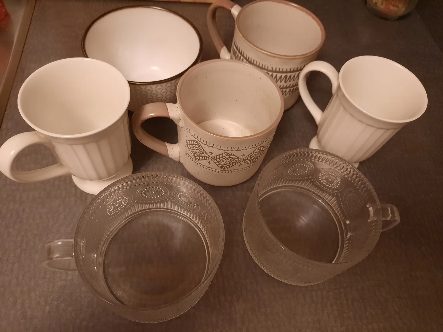 Set of 5 Mugs and 1 Glass Bowl