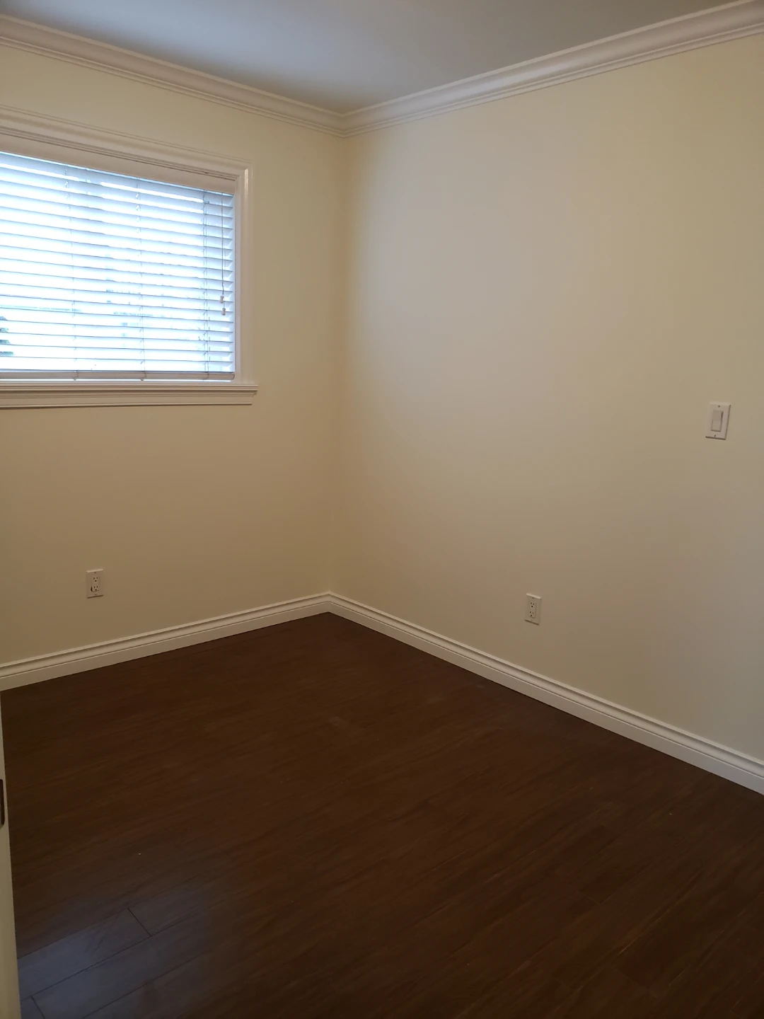 1 Bed / 1 Bath Ground Level Suite - Excellent Location! - photo 4