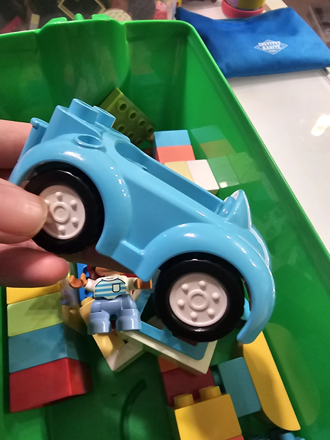 LEGO DUPLO Classic Blocks and Figures with Storage Box - photo 3