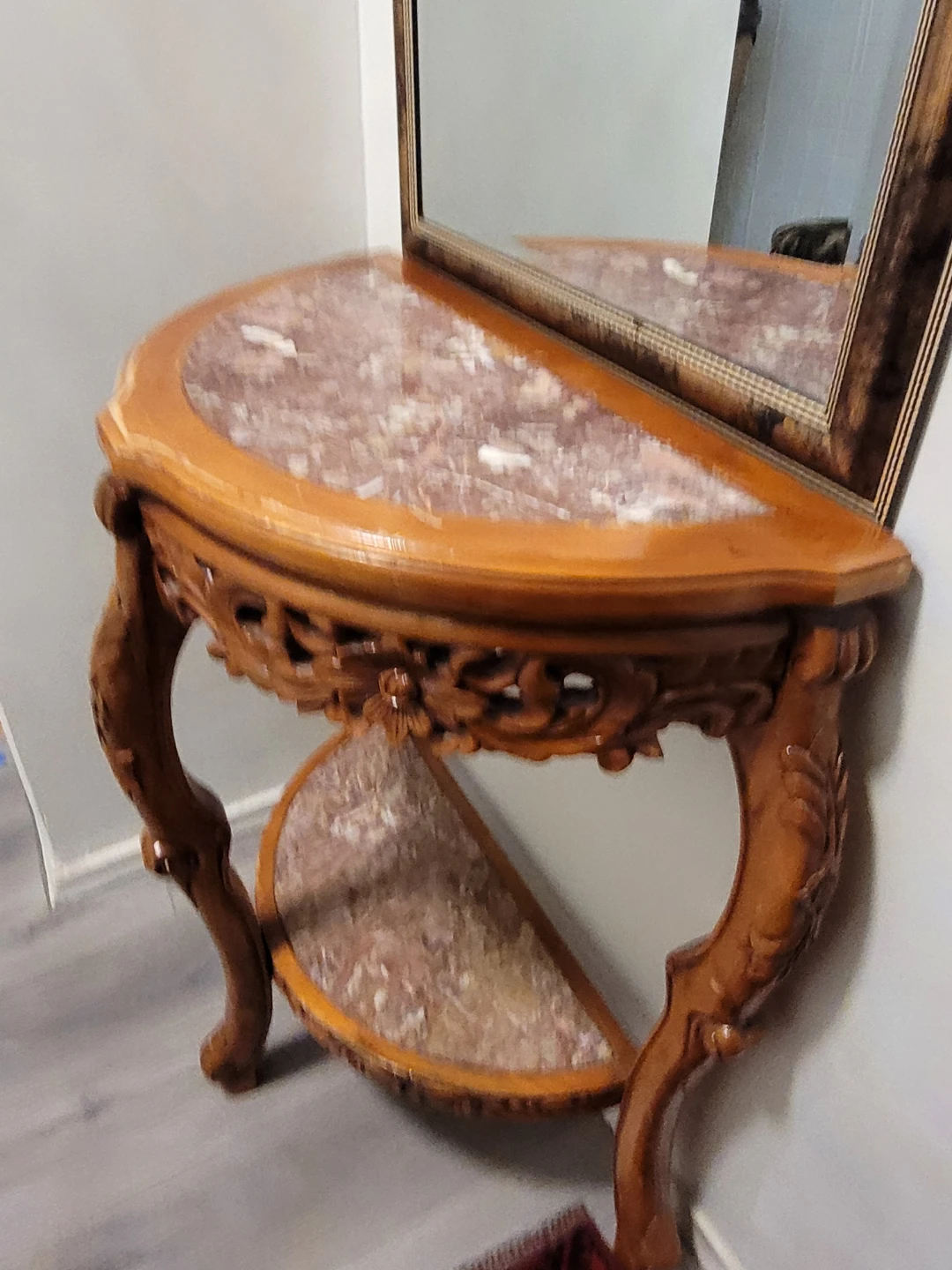 Console table with wood carving $60 - photo 3