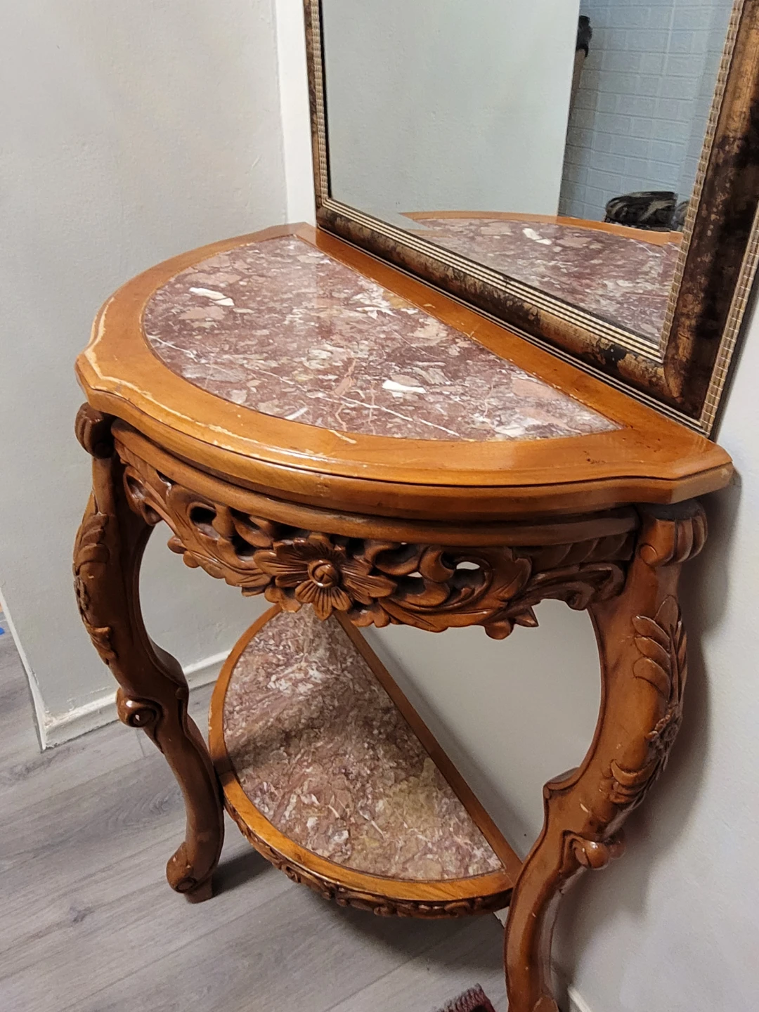 Console table with wood carving $60 - photo 5