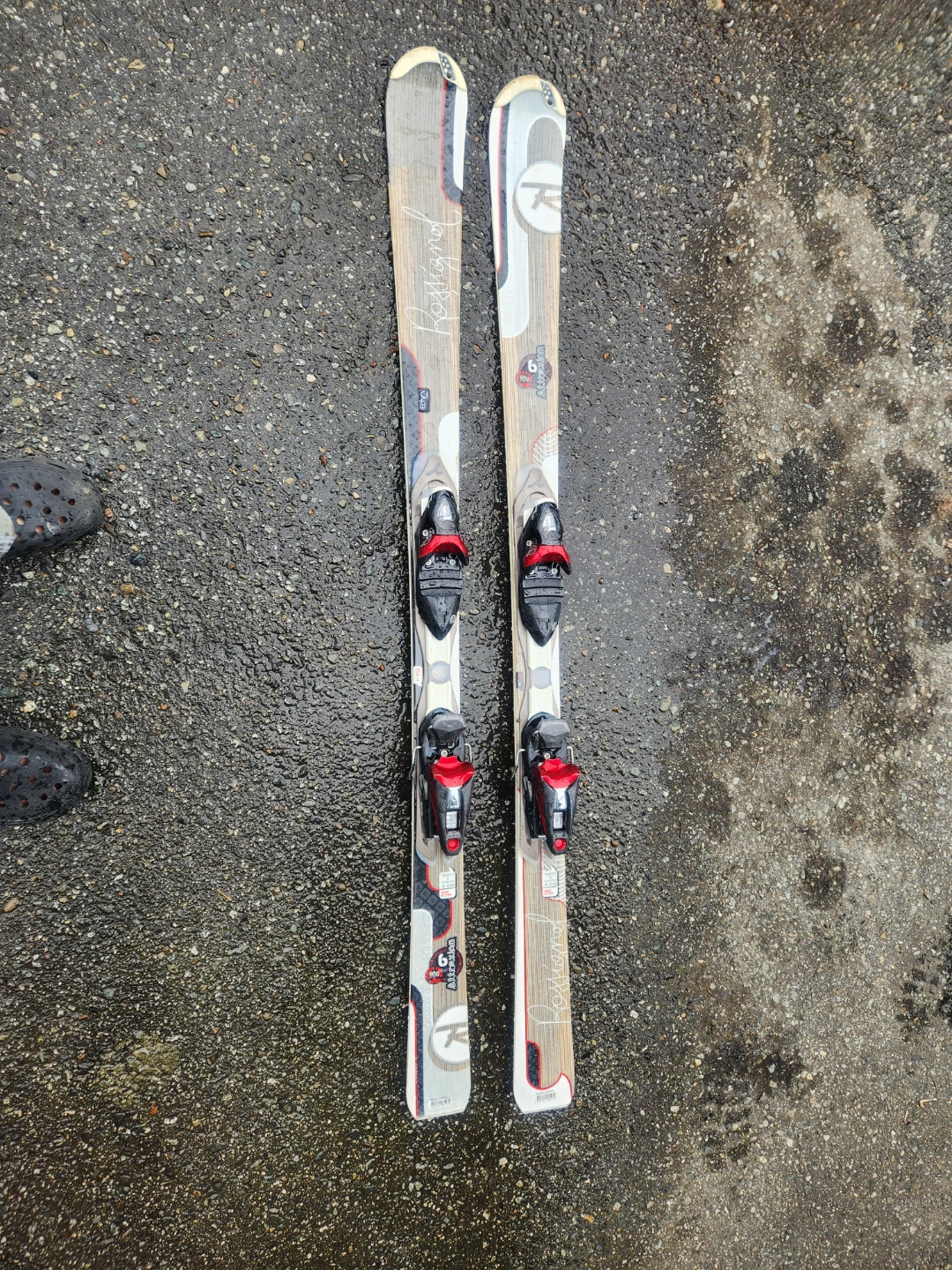 Adjustable Women's Skii's, 154 cm length, Brand: Rossignol