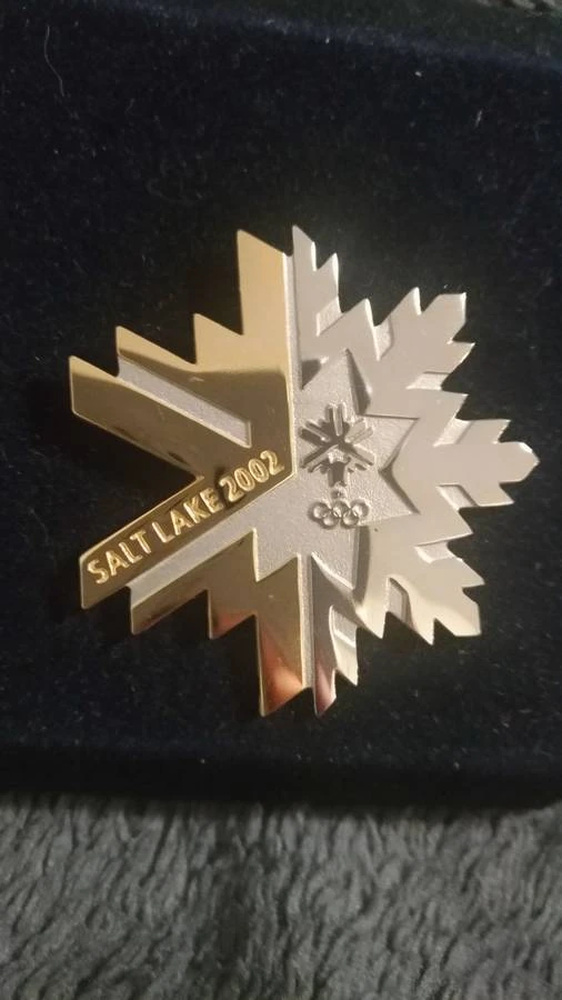 Collectible Olympic Salt Lake City 2002 Snowflake Pin! ❄️