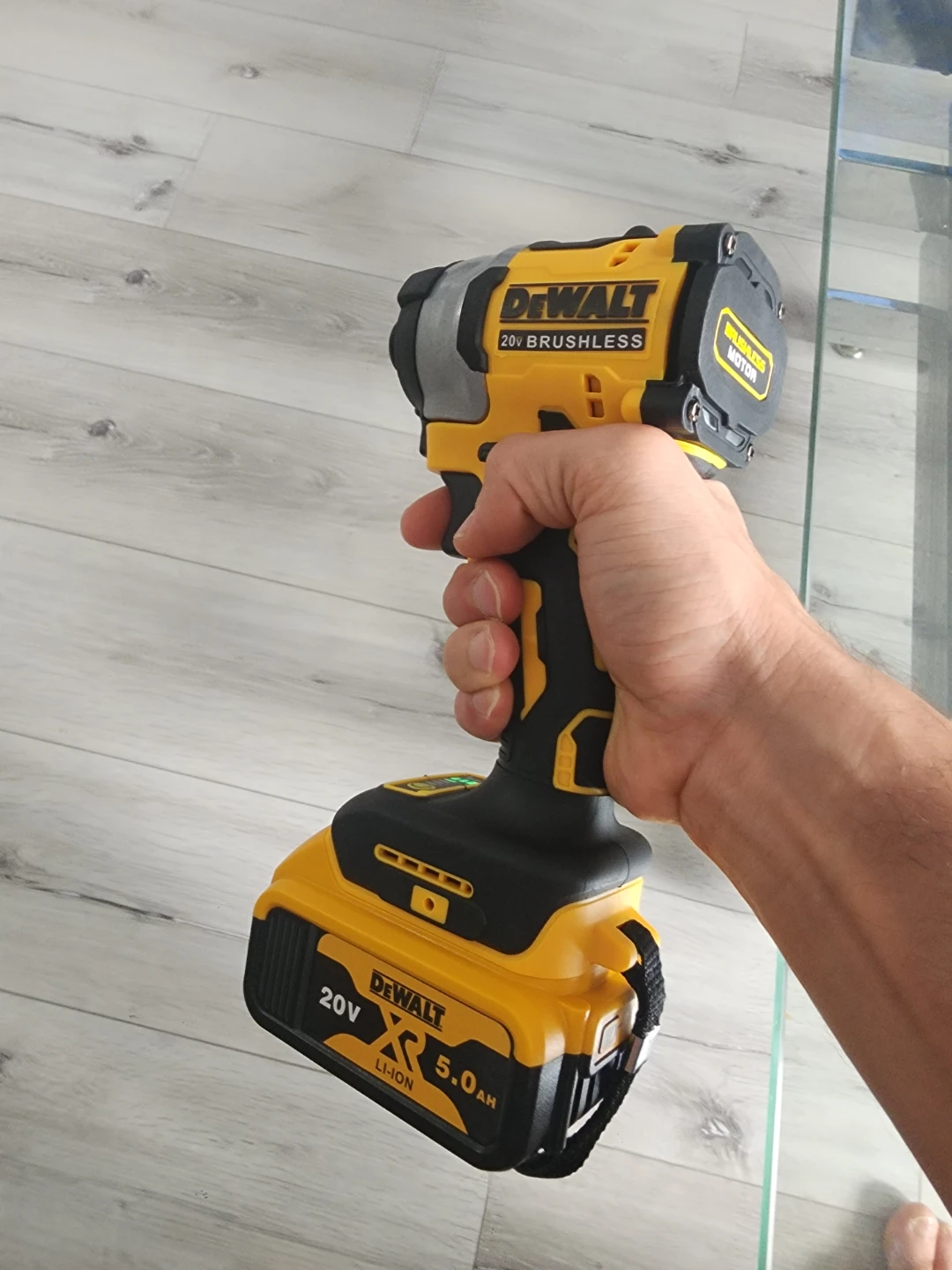 DeWalt 20V Brushless Impact Wrench - photo 3