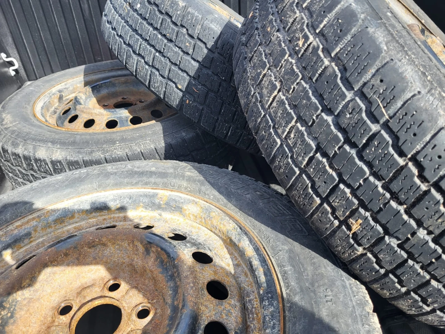 Toyota corolla winter tires on rims - photo 2