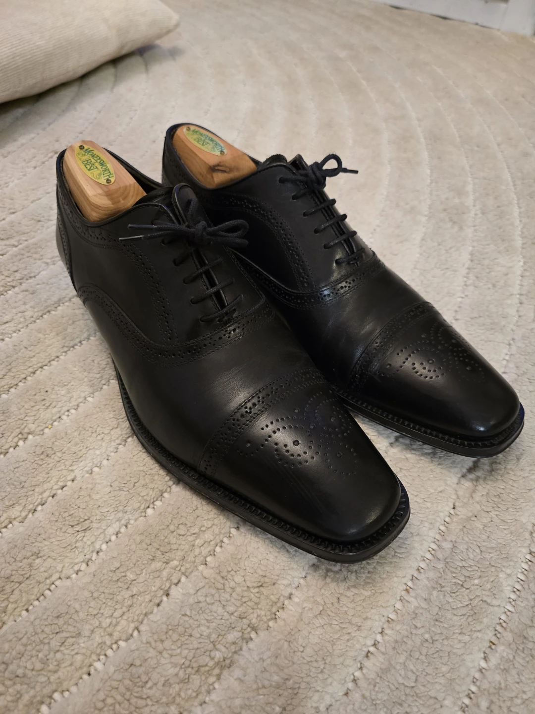 Size 9.5 black leather dress shoes to boot new york