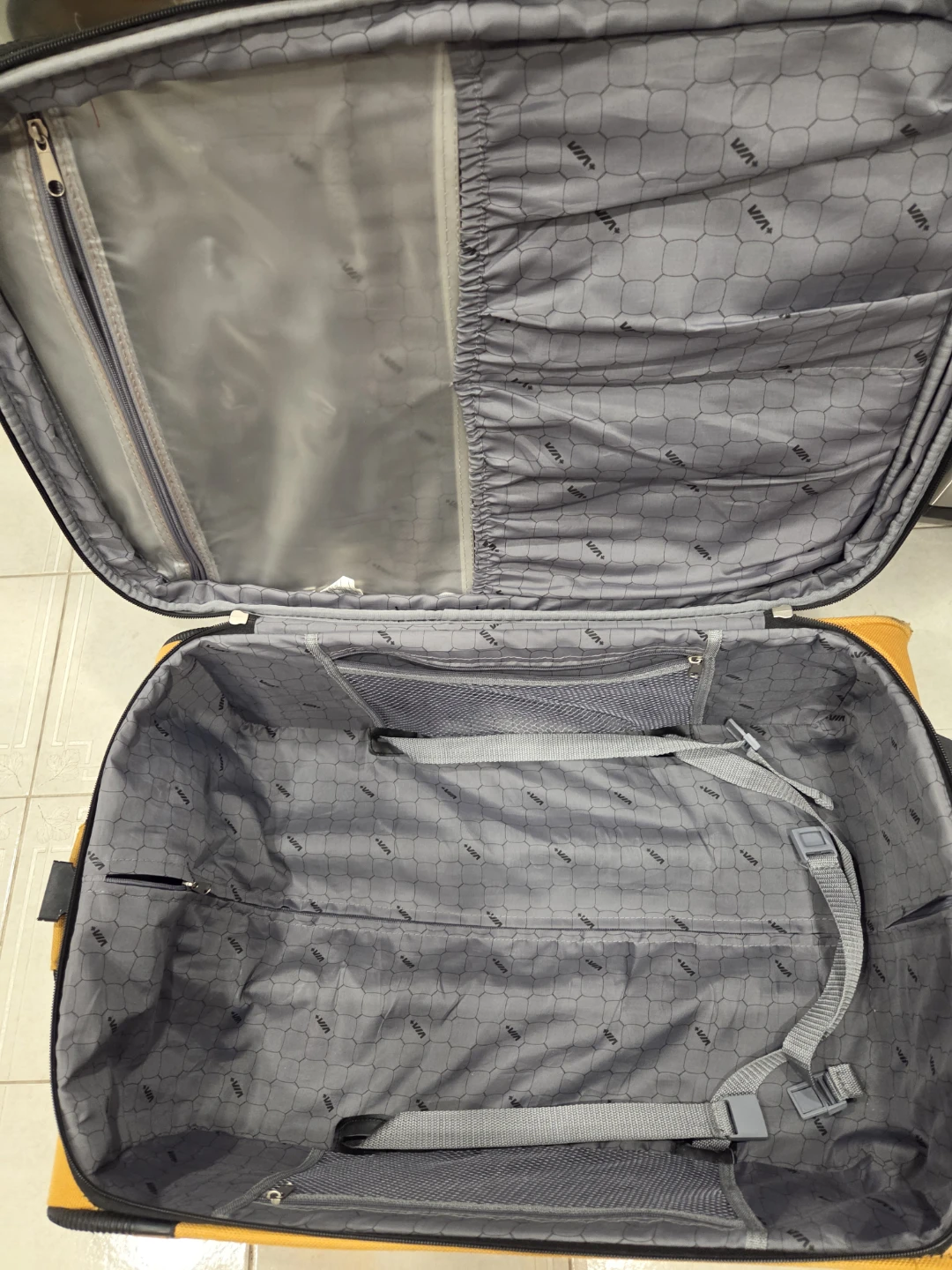 VIA Rail Canada Rolling Suitcase - photo 3