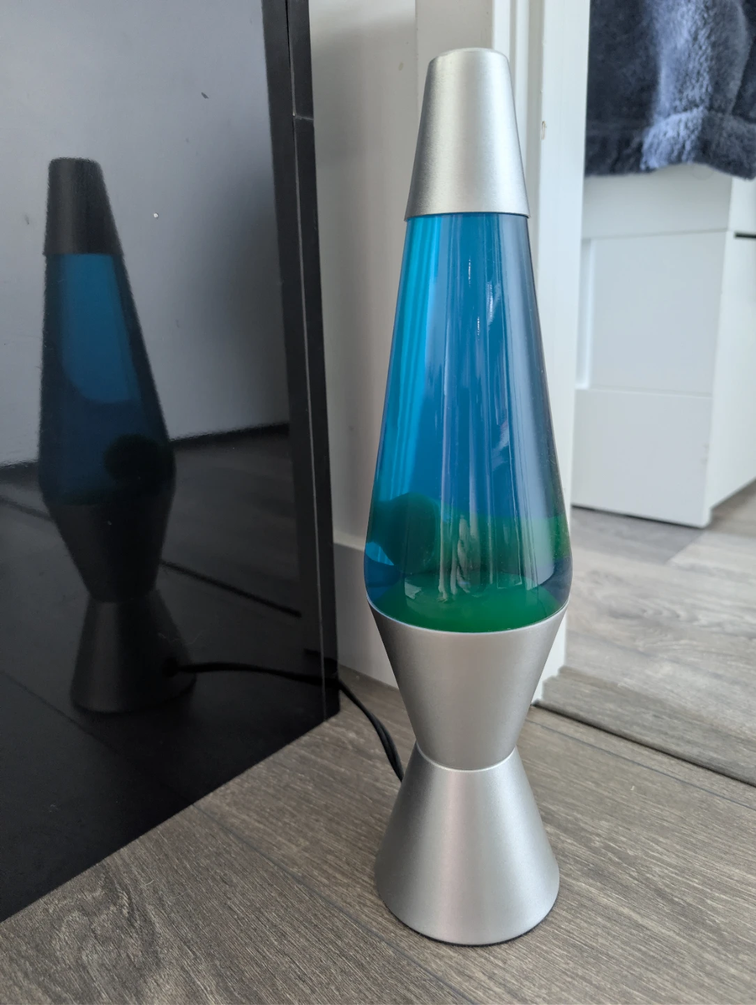 Silver and Blue Lava Lamp - photo 2