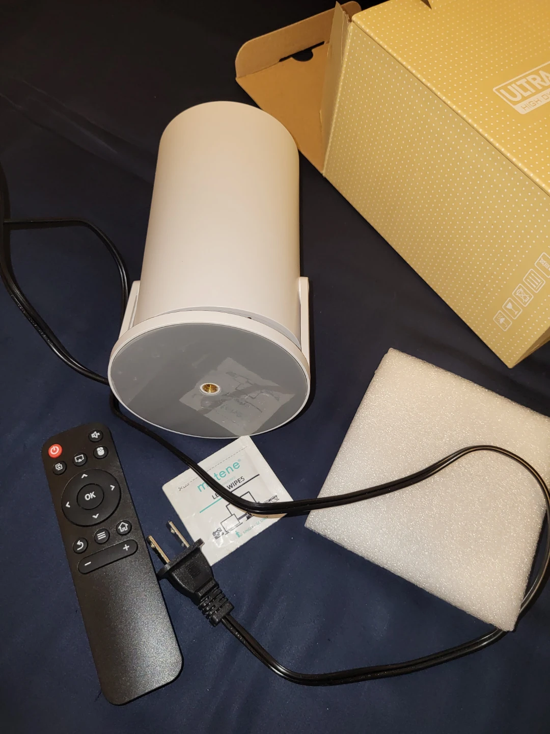 Metene HY300 Pro LED Projector - photo 3