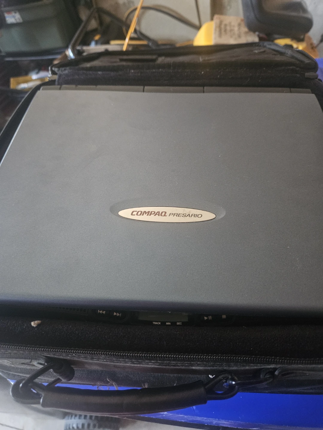 Compaq Presario Laptop - photo 2