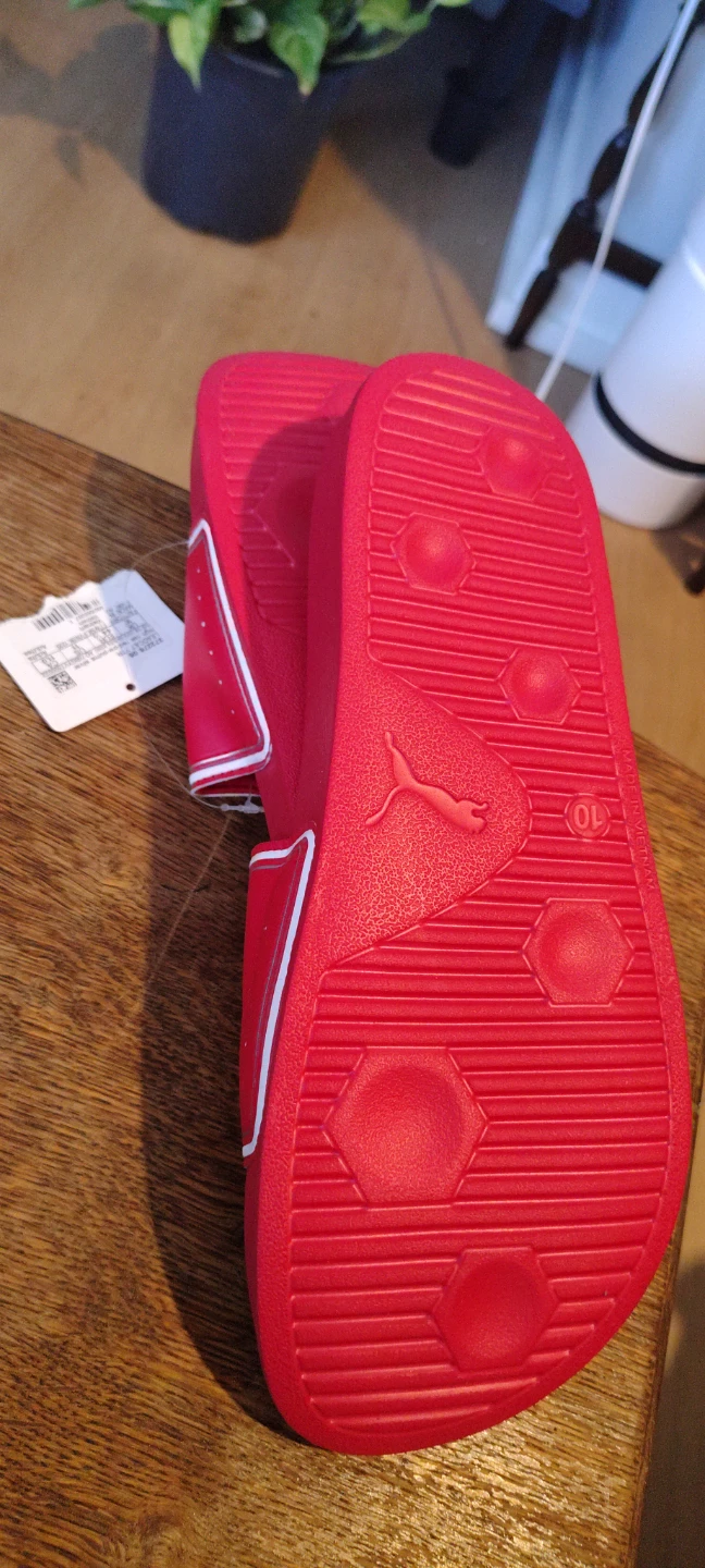 Puma Red Slides - Size 10 - photo 5