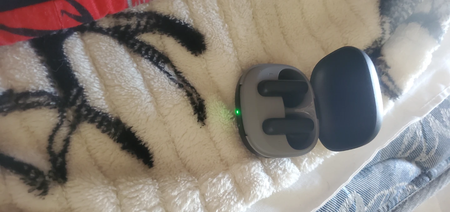 Wireless Bluetooth headphones