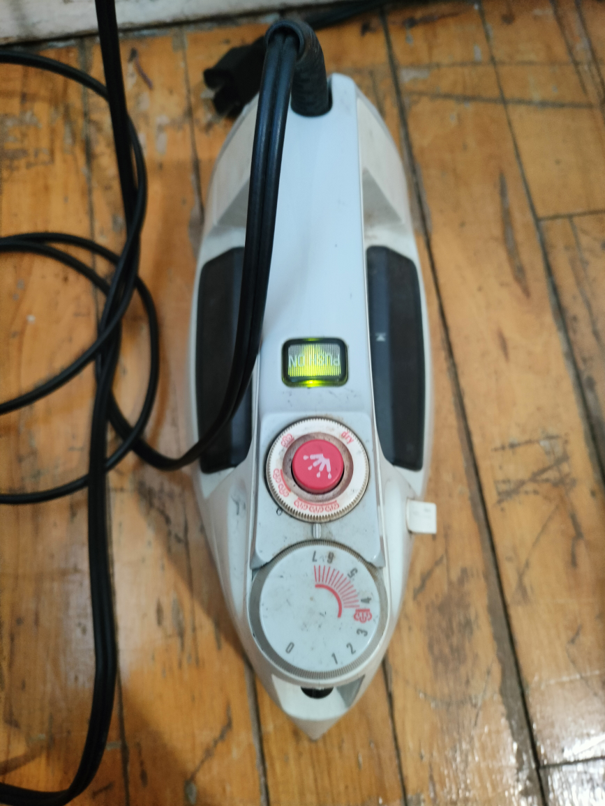 Black+Decker Steam Iron – Works Well - photo 2