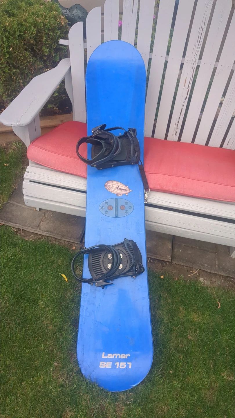 Lamar SE 151 Snowboard with Bindings