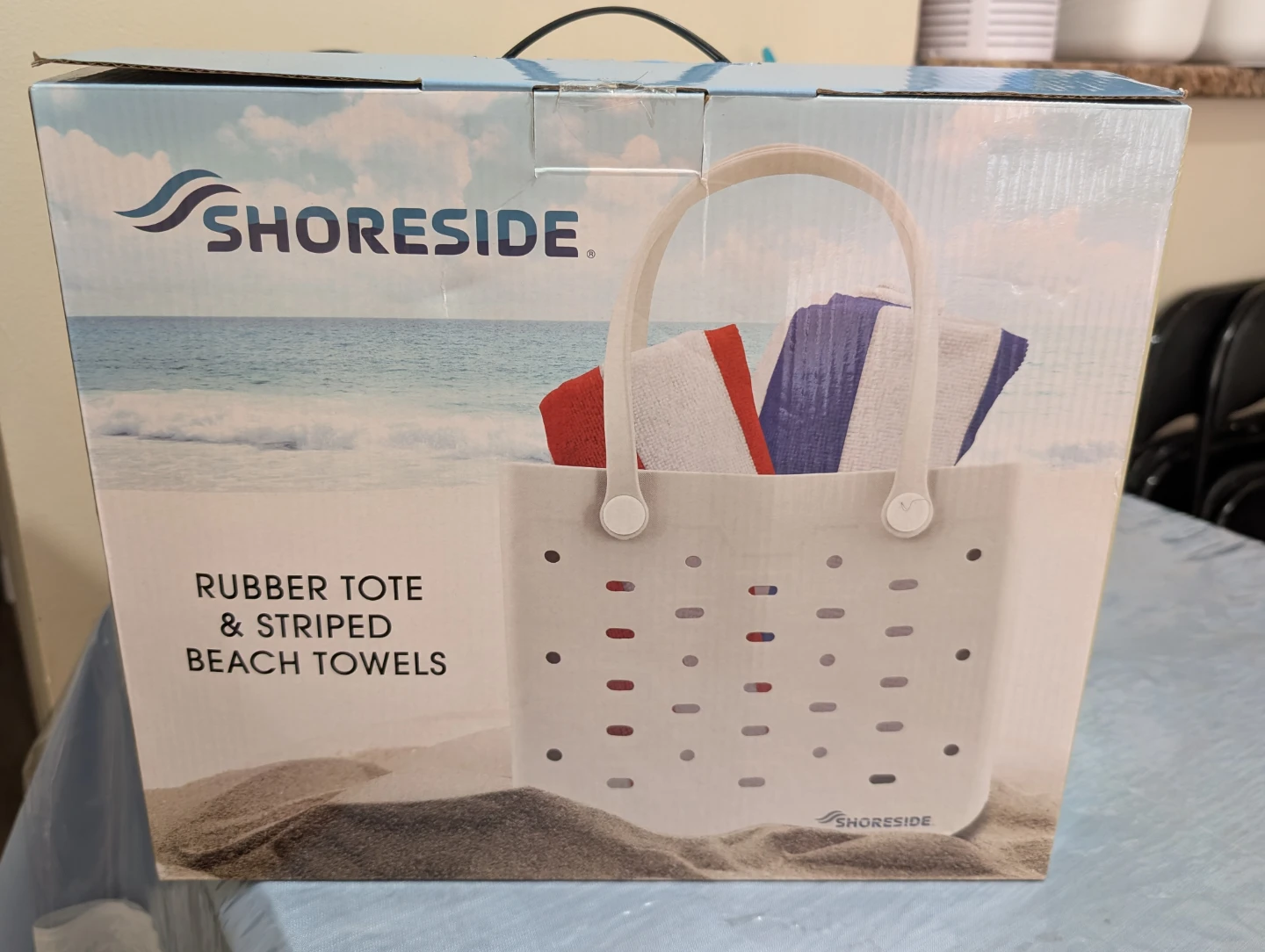 Brand new - Shoreside Rubber Tote & Striped Beach Towels Set