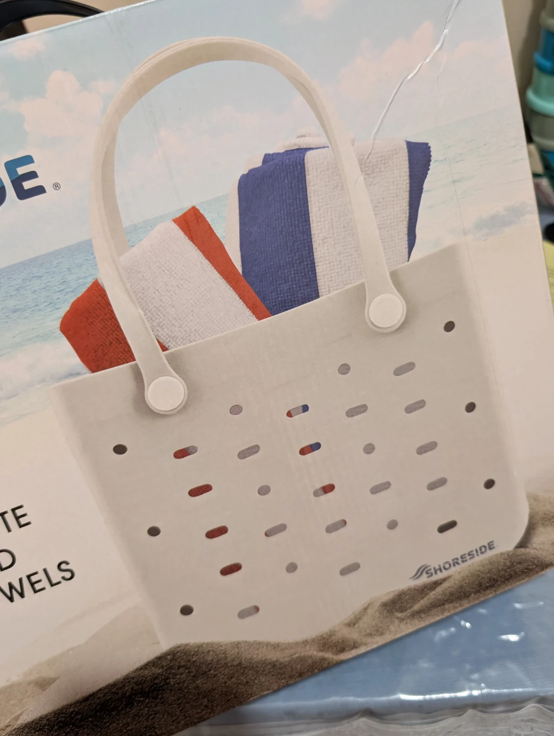Brand new - Shoreside Rubber Tote & Striped Beach Towels Set - photo 2
