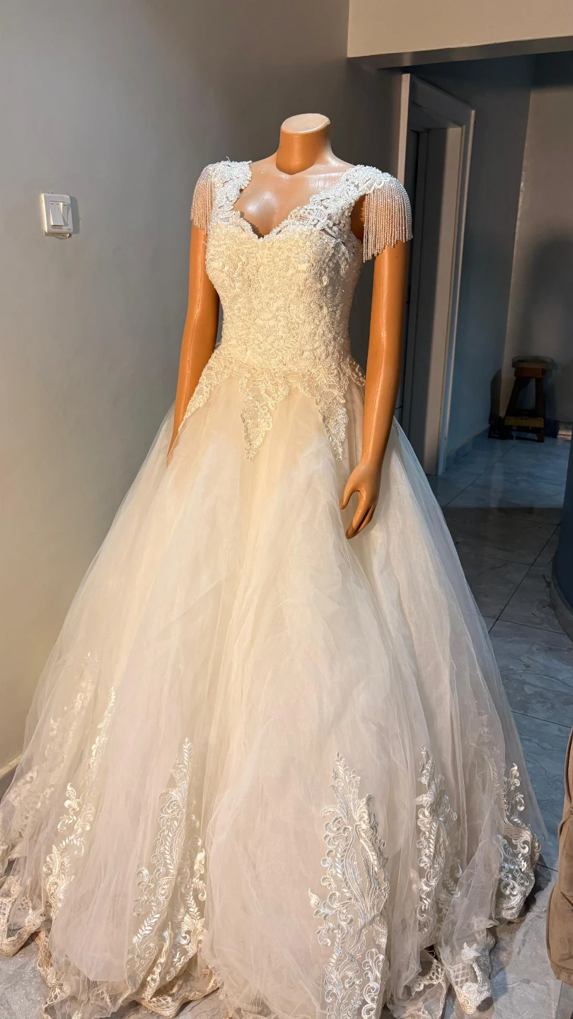 Wedding dress - photo 2