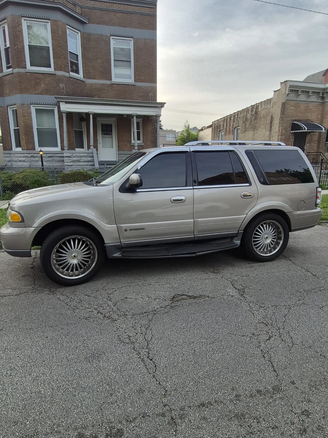 Selling my 2001 Lincoln Navigator