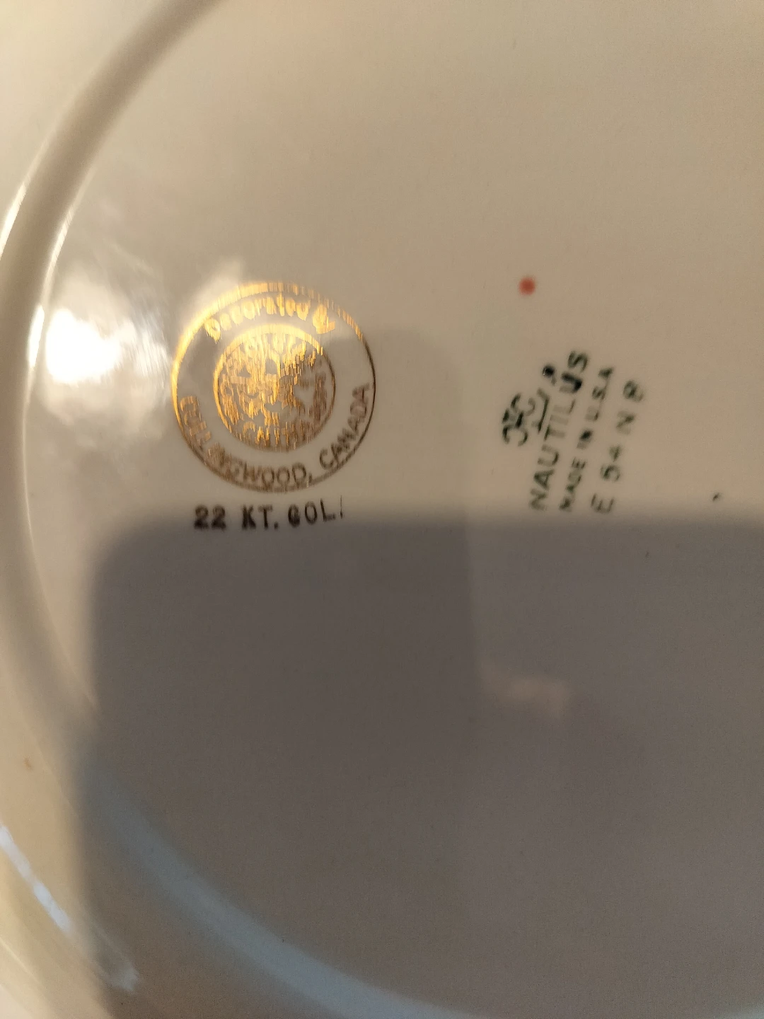 Nautilus Plate with Floral Design and 22 KT Gold Rim - photo 2