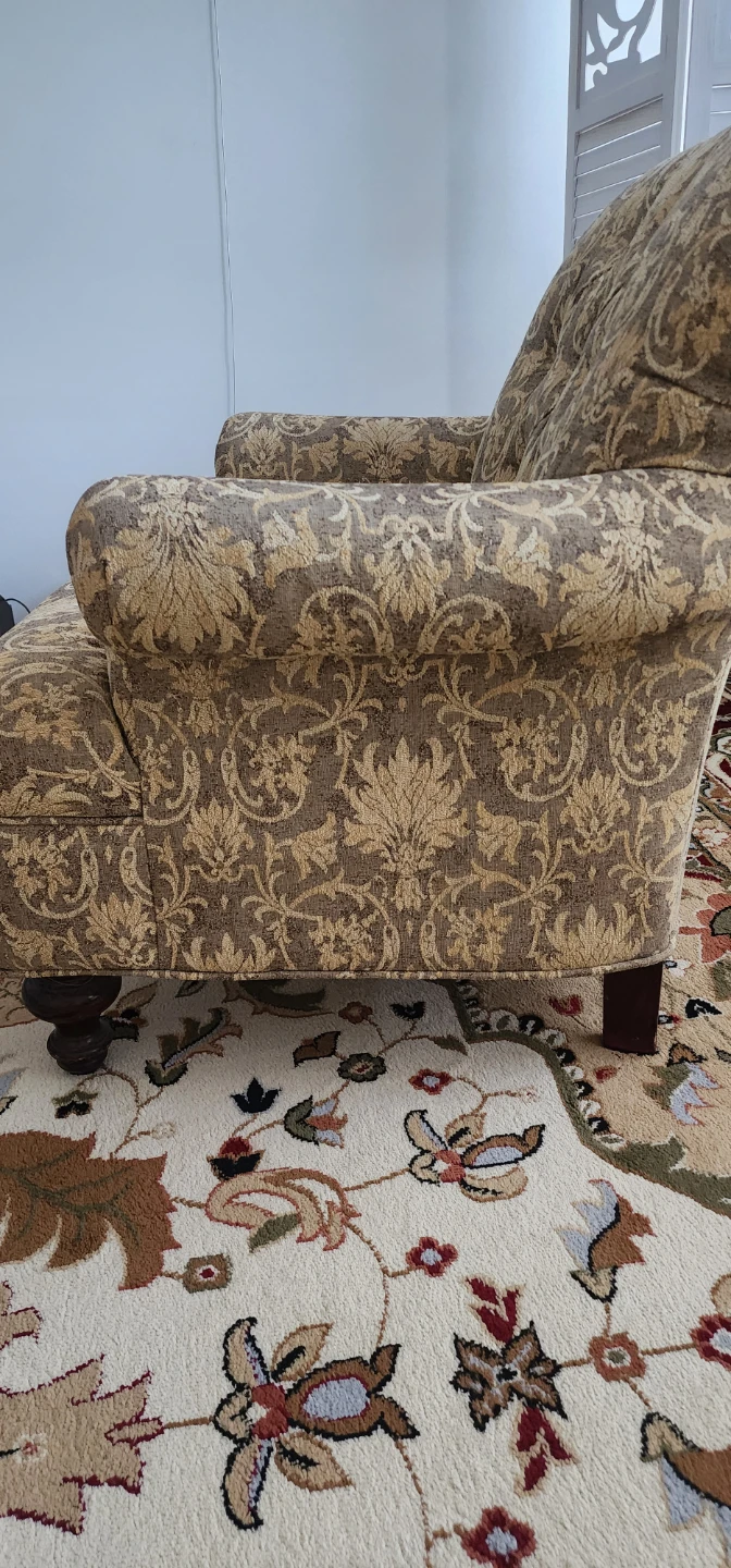 Tufted Accent Chair - photo 4