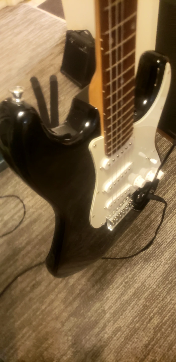 Fullsize Stratocaster Package All You Need to Play - photo 3