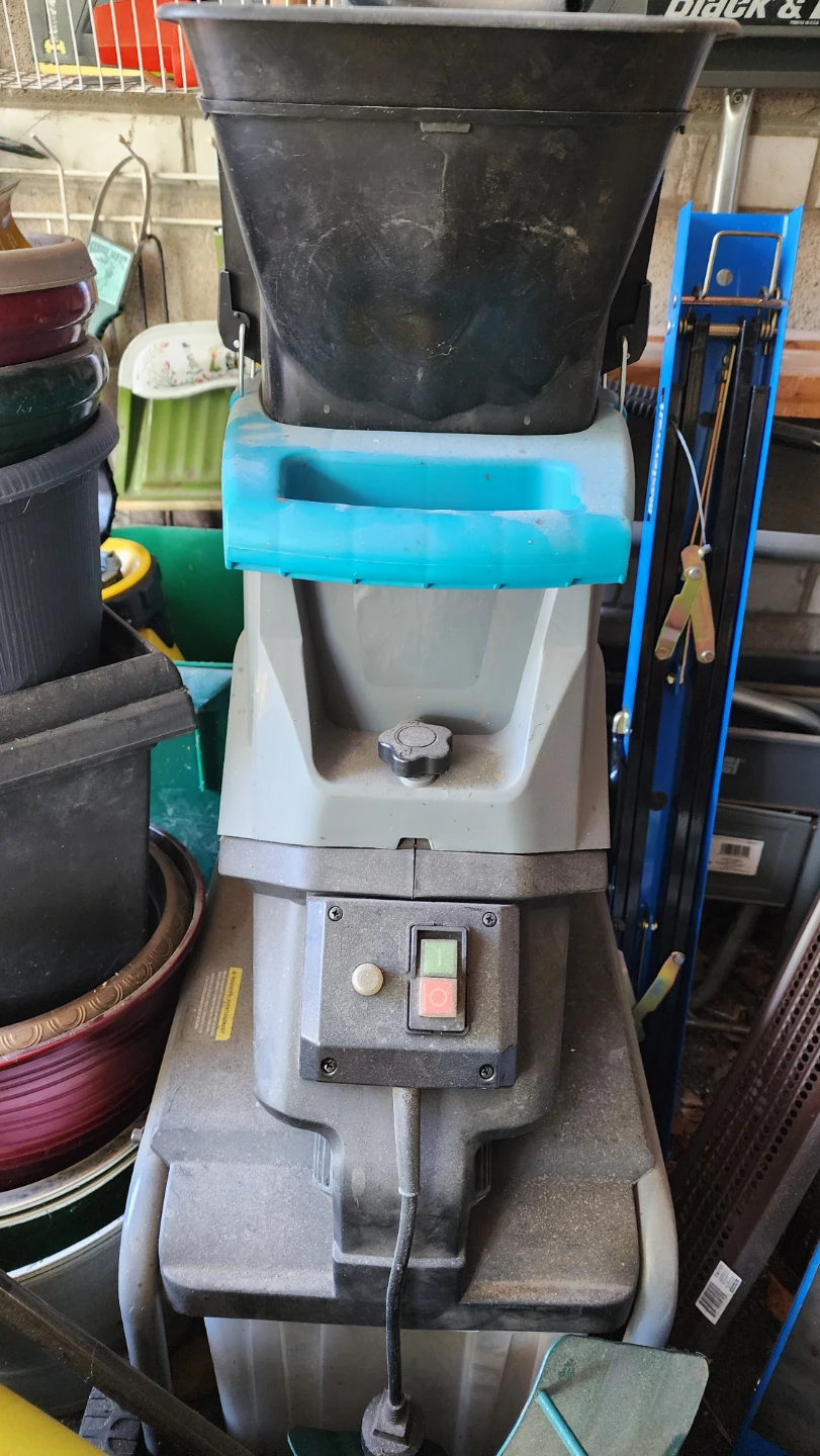 Yardworks Electric Garden Shredder/Chipper - photo 2