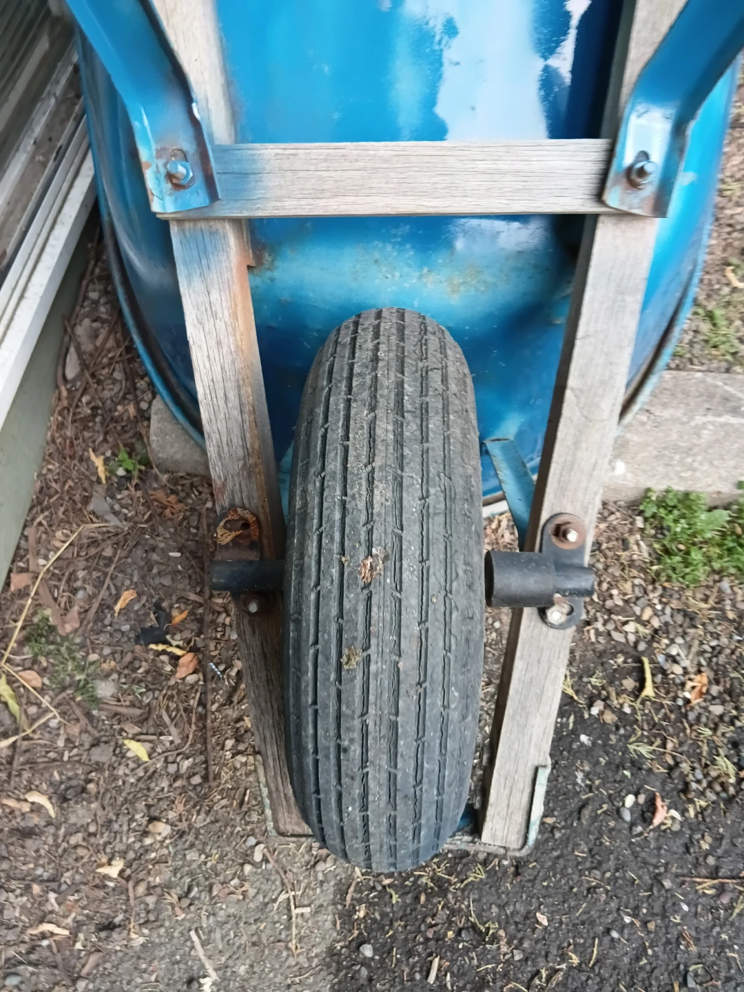 Heavy Duty Premium Metal Wheelbarrow - photo 3